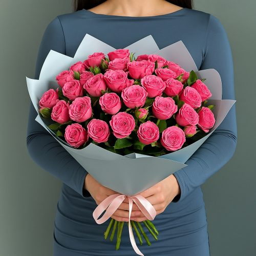 Букет из ярко-розовых кустовых роз «Фламинго джаз»